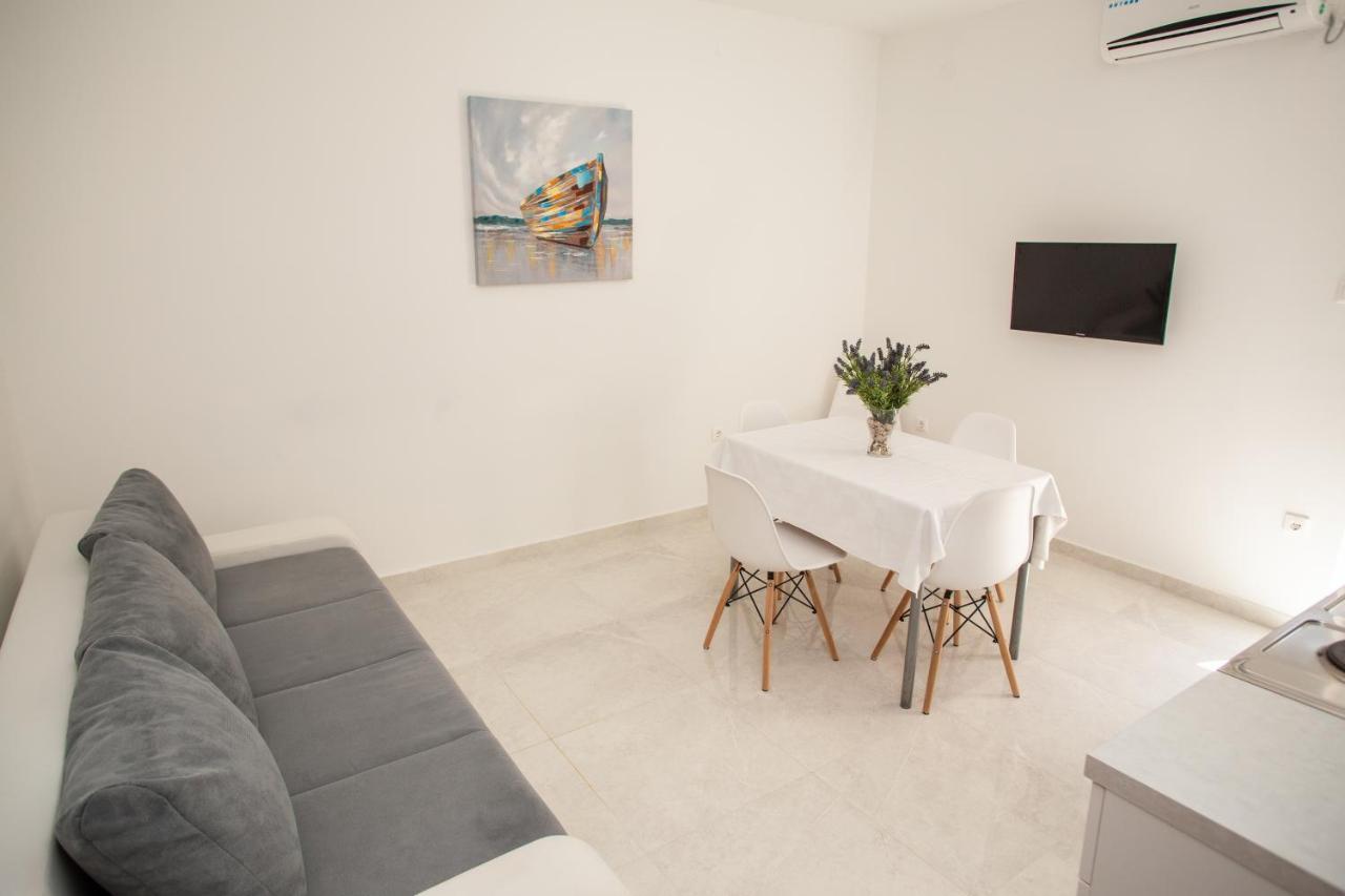 Apartment Katarina Novalja Bagian luar foto